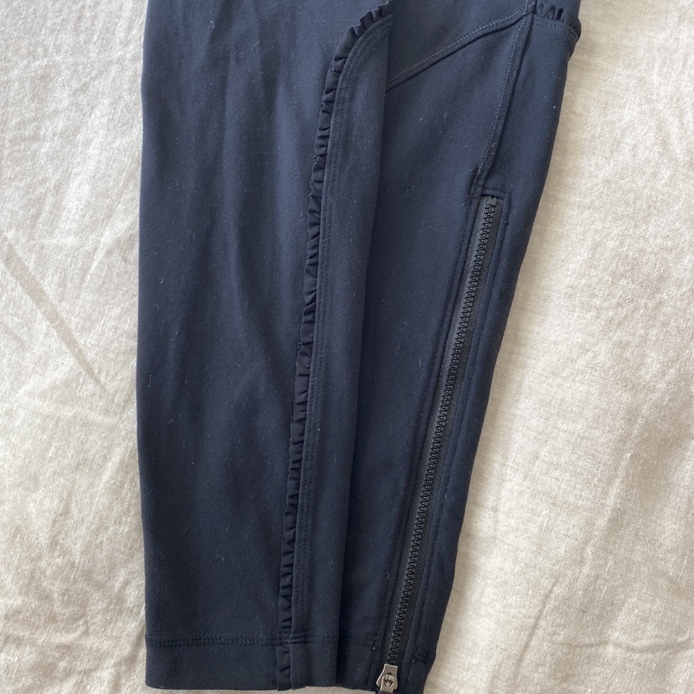 Lululemon legging - Picture 3 of 8
